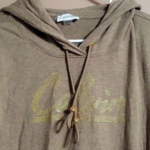 Beautiful and comfy active wear. You can wear this comfy outfit around the house